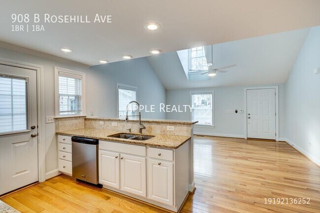 Foto del edificio - 908-B Rosehill - Available Now!