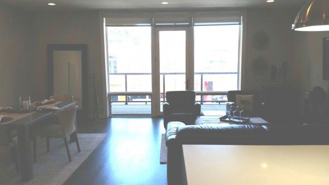 Building Photo - 3 bedroom in CHICAGO IL 60614