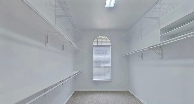 Building Photo - Charming 4-Bedroom Home with Modern Comforts & Spacious Living