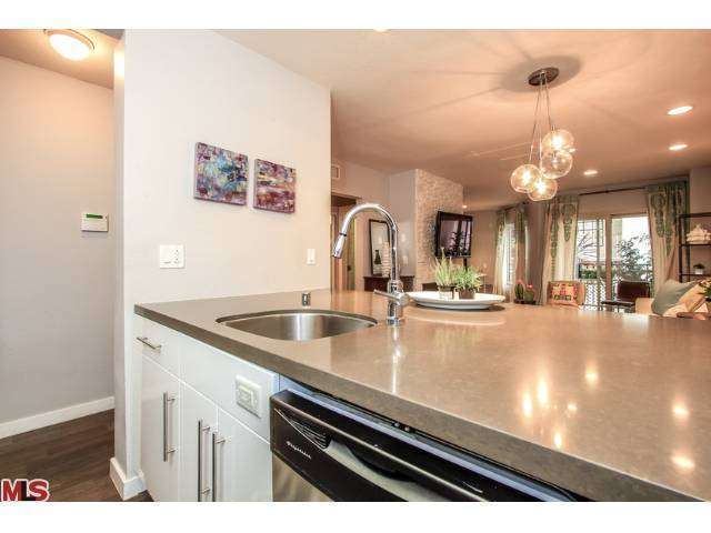 Foto del edificio - 141 S Clark Dr