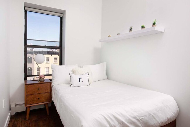 Foto del edificio - 702 St Marks Ave
