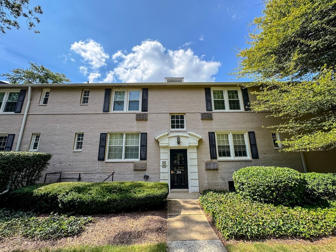Primary Photo - Charming 1 Bed 1 Bath Condo In Arlington Oaks