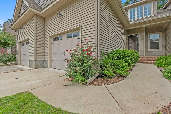 Foto del edificio - 76 Cypress Cir