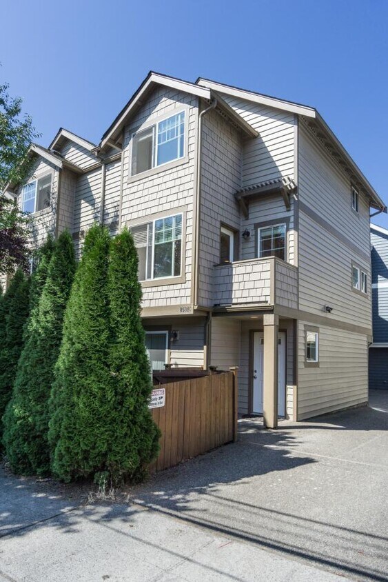 Foto principal - 3 bedroom in Seattle WA 98103