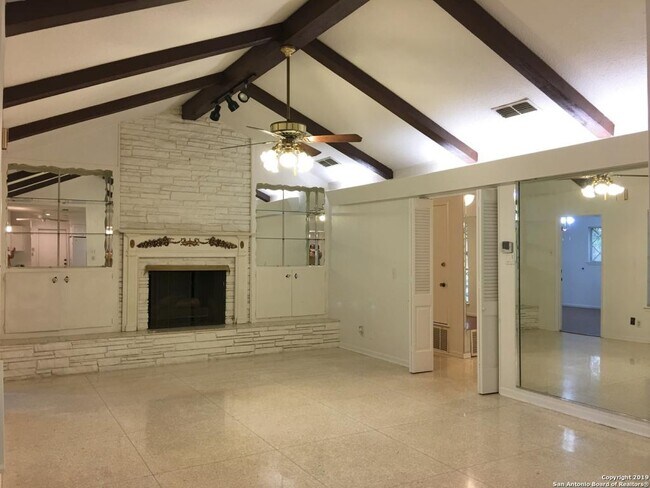 Building Photo - 116 Cotillian