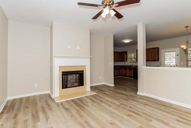 Foto del edificio - 262 Stillwood Dr