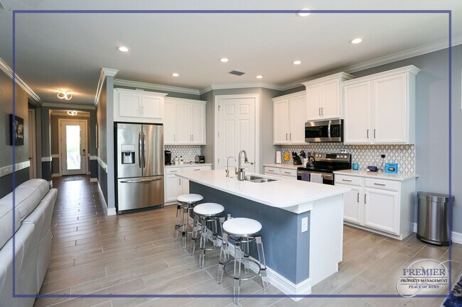 Foto del edificio - ***STUNNING 4 BEDROOM HEATED POOL HOME IN ...