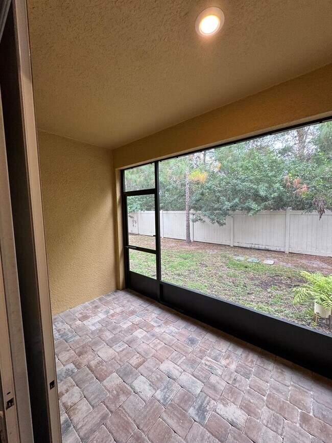 Building Photo - Beautifully maintained 3-bedroom, 2.5-bath townhome