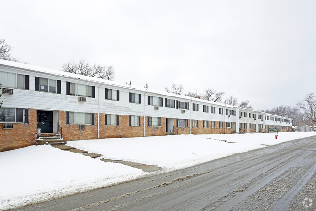 Building Photo - Utica Park Apartments