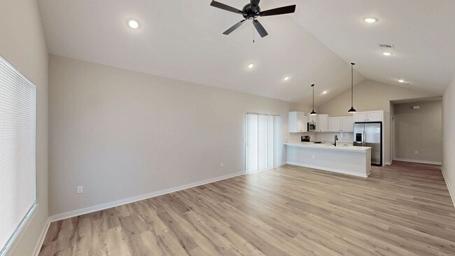Building Photo - 2126 E Elk Rdg Ave
