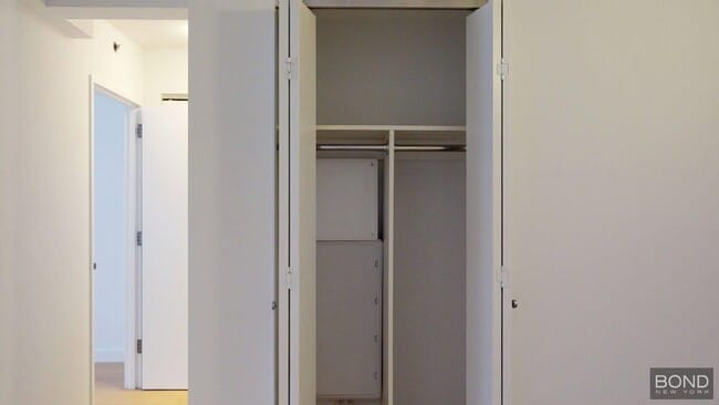 Building Photo - 222 E 39th St