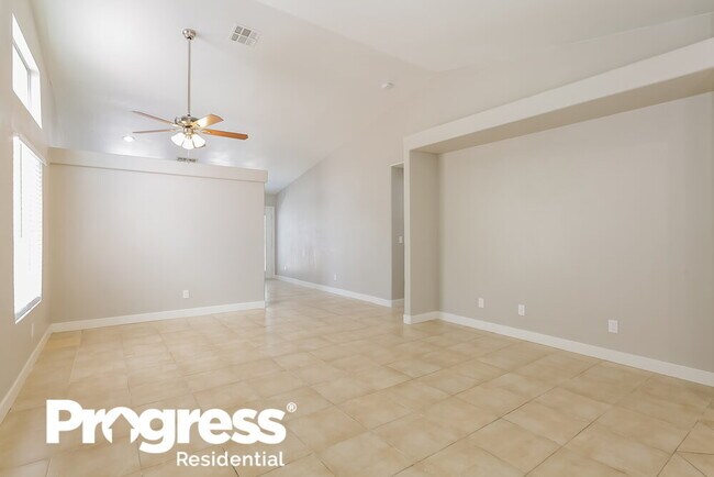 Foto del edificio - 4852 Minturn Ave