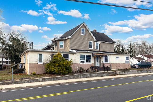 Building Photo - 17 Juliustown Rd