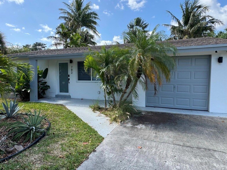 Foto principal - 702 NE 10th Ave