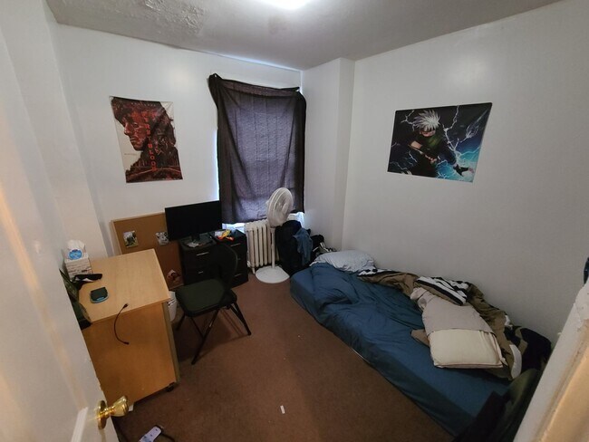 Foto del edificio - Four Bedroom House on Chesterfield!