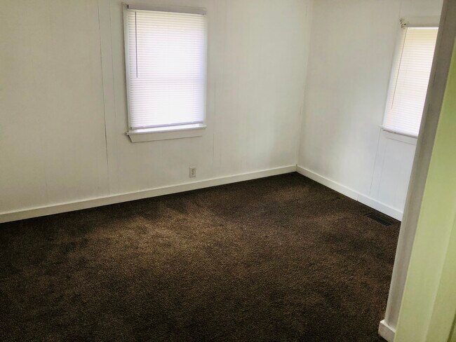 Building Photo - 112 S New St