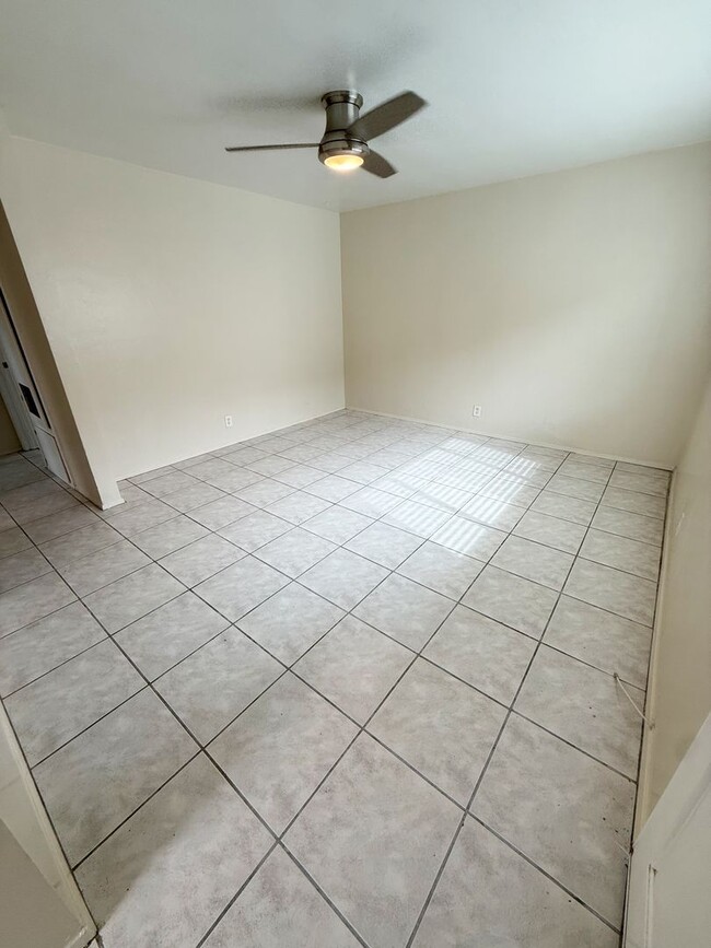 Building Photo - Remodeled 2 Bed/1 Bath unit in North Park w/ Private Yard!