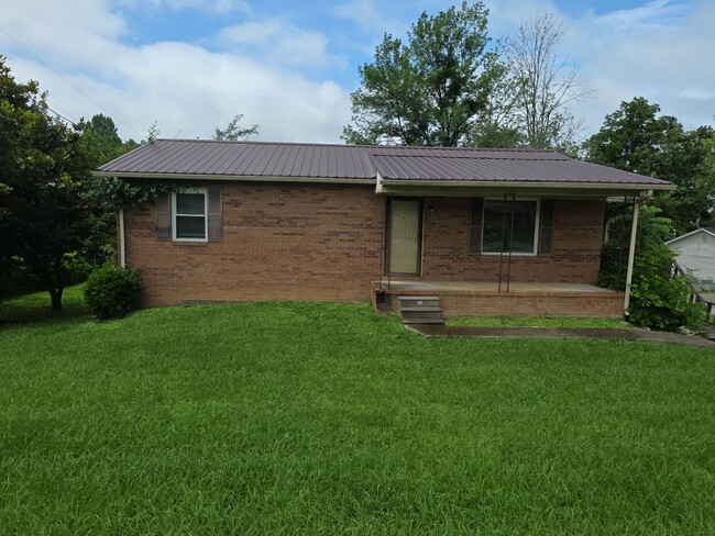 Building Photo - 1800 Gainesboro Grade