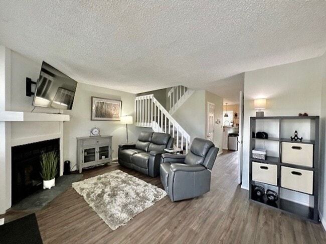 Building Photo - FURNISHED Two Bedroom Two Bath Condo on th...