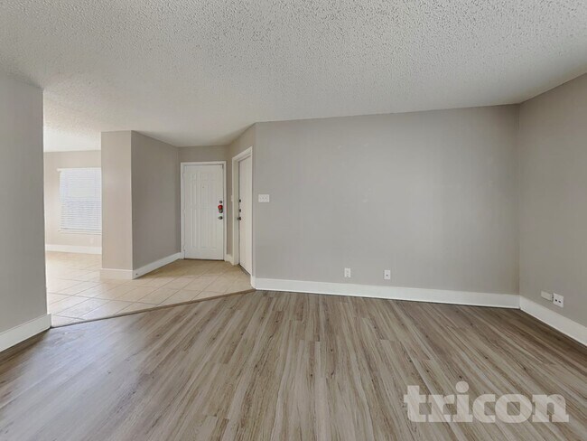 Foto del edificio - 8338 Morning Grove