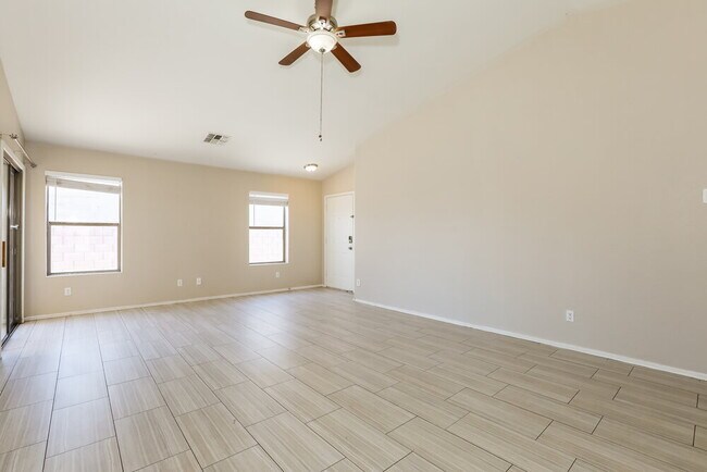 Foto del edificio - 2460 W Tanner Ranch Rd