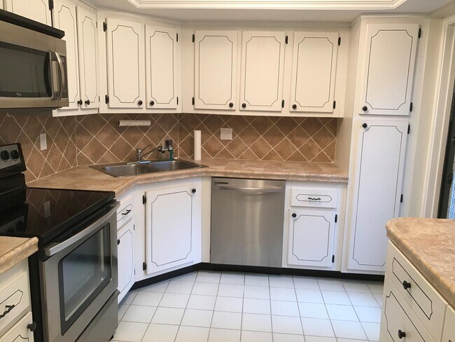 Foto del edificio - 1723 Consulate Pl