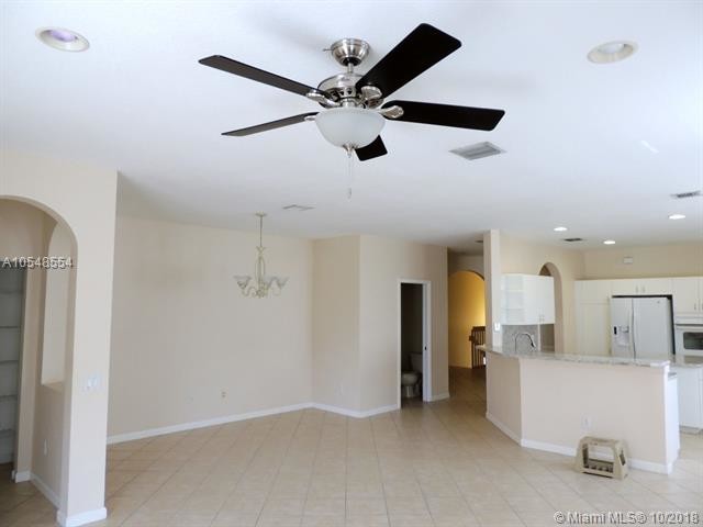 Building Photo - 1618 Passion Vine Cir