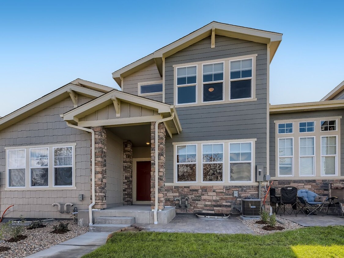 Primary Photo - Stunning 3 bedroom 2.5 Bath in Commerce City!