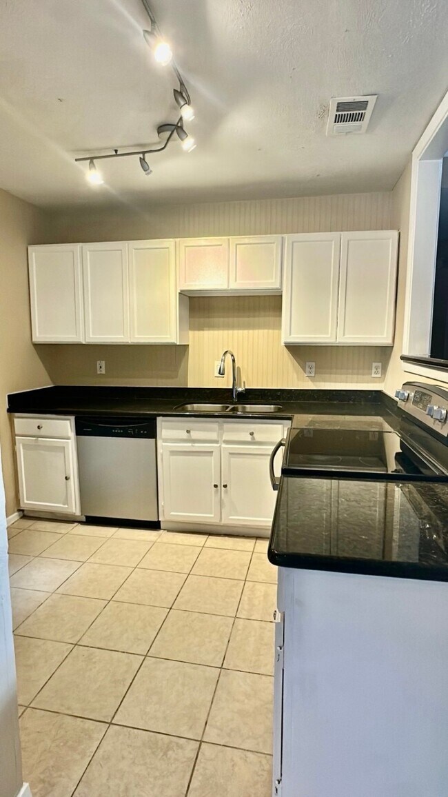 Foto del edificio - 21918 Pearl Lake Dr