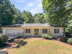 Building Photo - 2025 Old Concord Dr SE