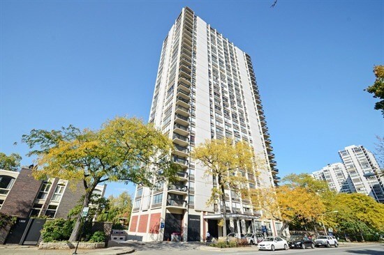 Foto del edificio - 1355 N Sandburg Terrace