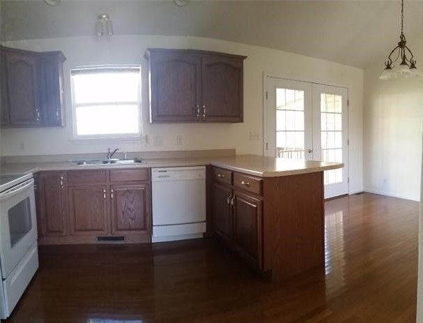 Building Photo - 100 Lakeview Ct