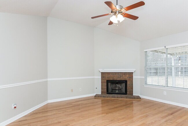Building Photo - 8541 Highland Glen Cir S