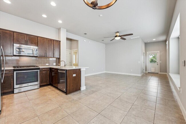 Foto del edificio - 5412 Gooding Dr