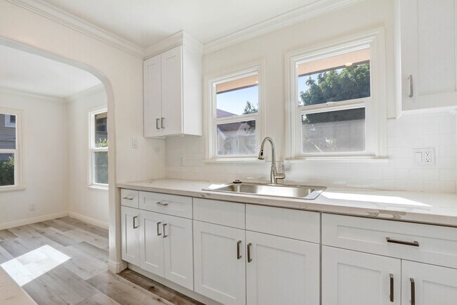 Building Photo - 4559 N Figueroa St