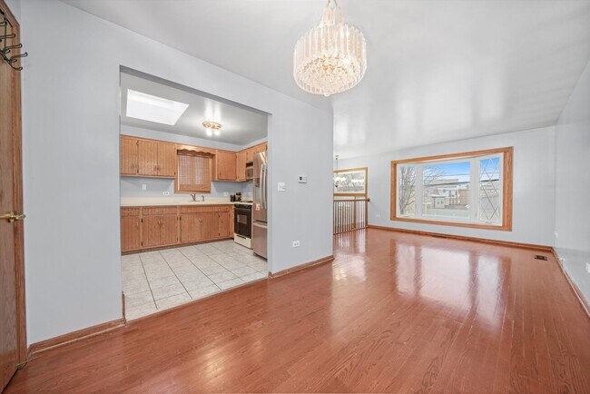 Building Photo - 5342 W 54th St