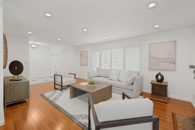 Building Photo - 7741 Oak Meadow Ct