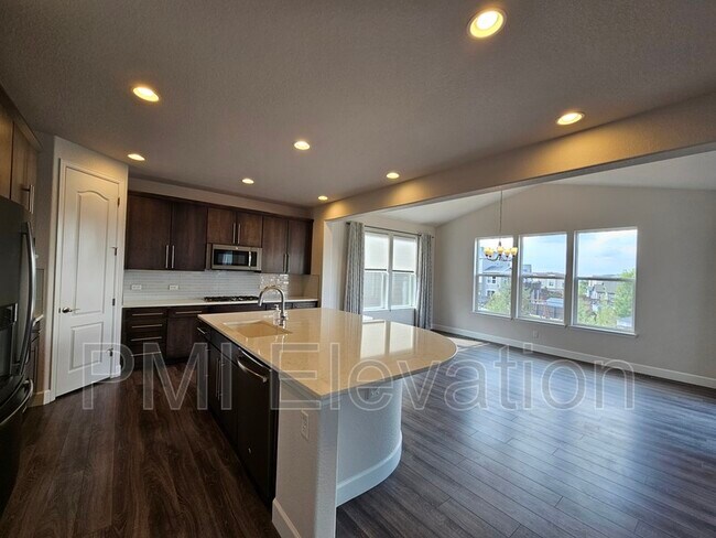 Building Photo - 1385 Castle Creek Cir