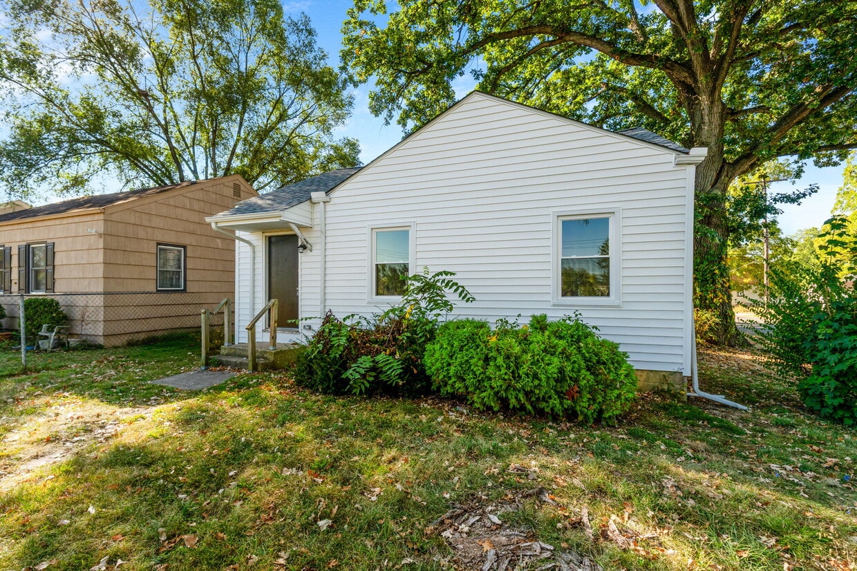 Primary Photo - 1275 Briarwood Ave