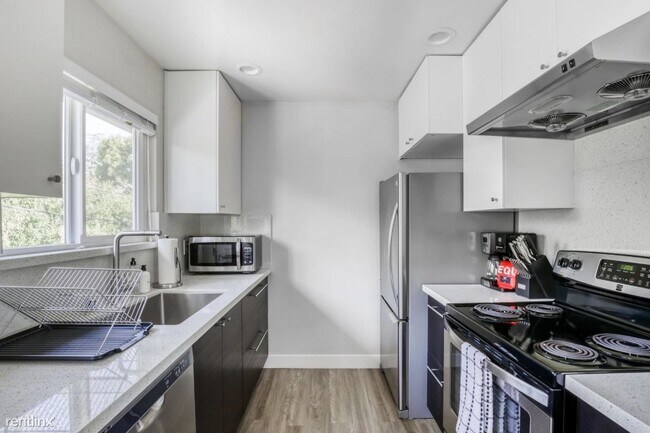 Building Photo - 2 br, 1 bath Townhome - 1219 West McKinley...