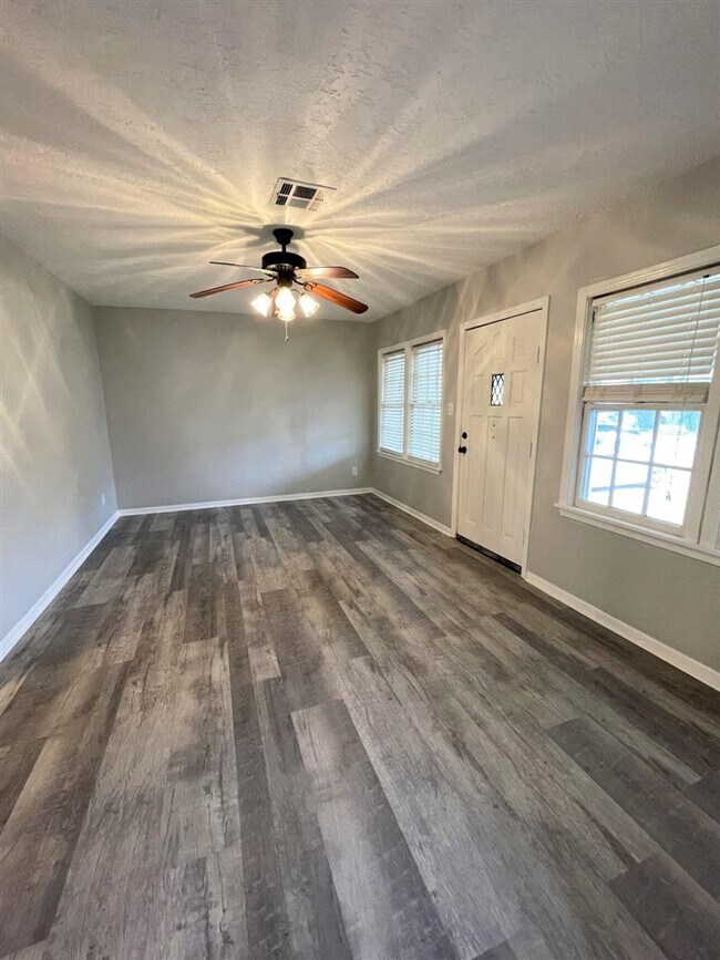 Foto del edificio - 1108 NW Maple Ave