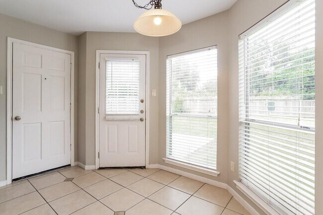 Building Photo - 18326 Forest Dew Dr