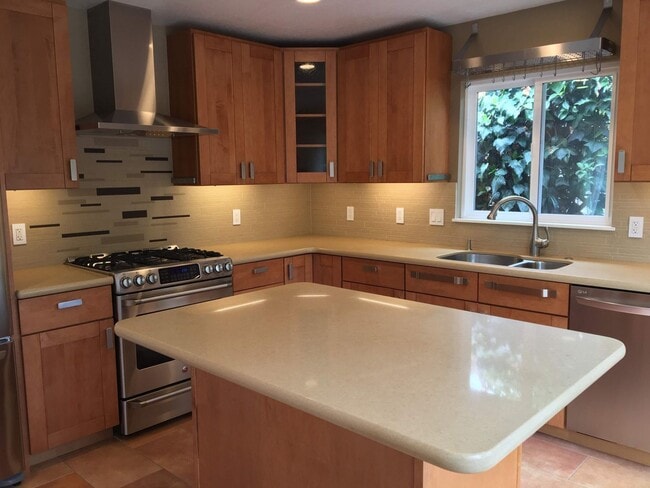 Building Photo - Renovated Single Family home near Piedmont...
