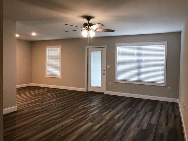 Building Photo - 2240 Murphys Chapel Dr