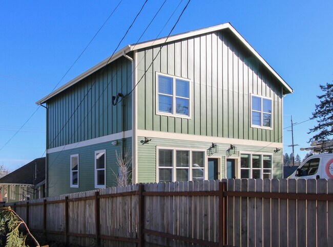 Foto del edificio - 1725-1735 Commercial St SE