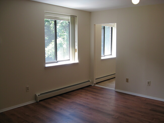 Dining Area - 1374 Midland Ave