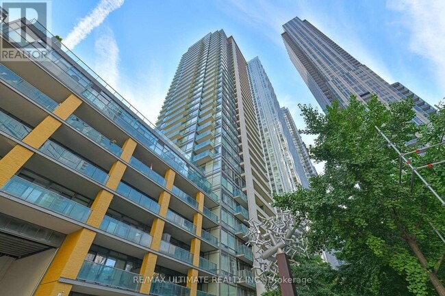Building Photo - 18 Yorkville Ave