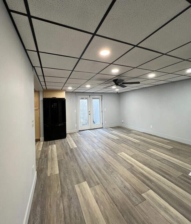 Foto del edificio - 241 N Downy Dr
