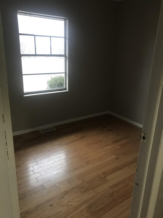 Building Photo - 106 Barberry Ln