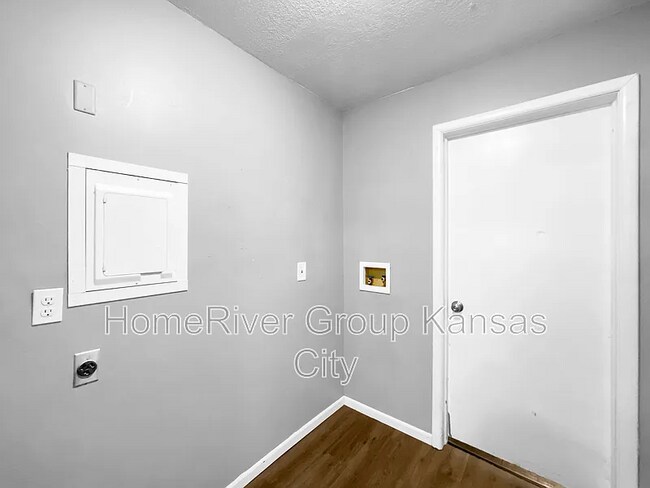 Foto del edificio - 7801 E 112th St
